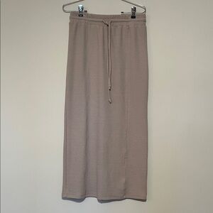 Tres Bien Beige Midi Skirt